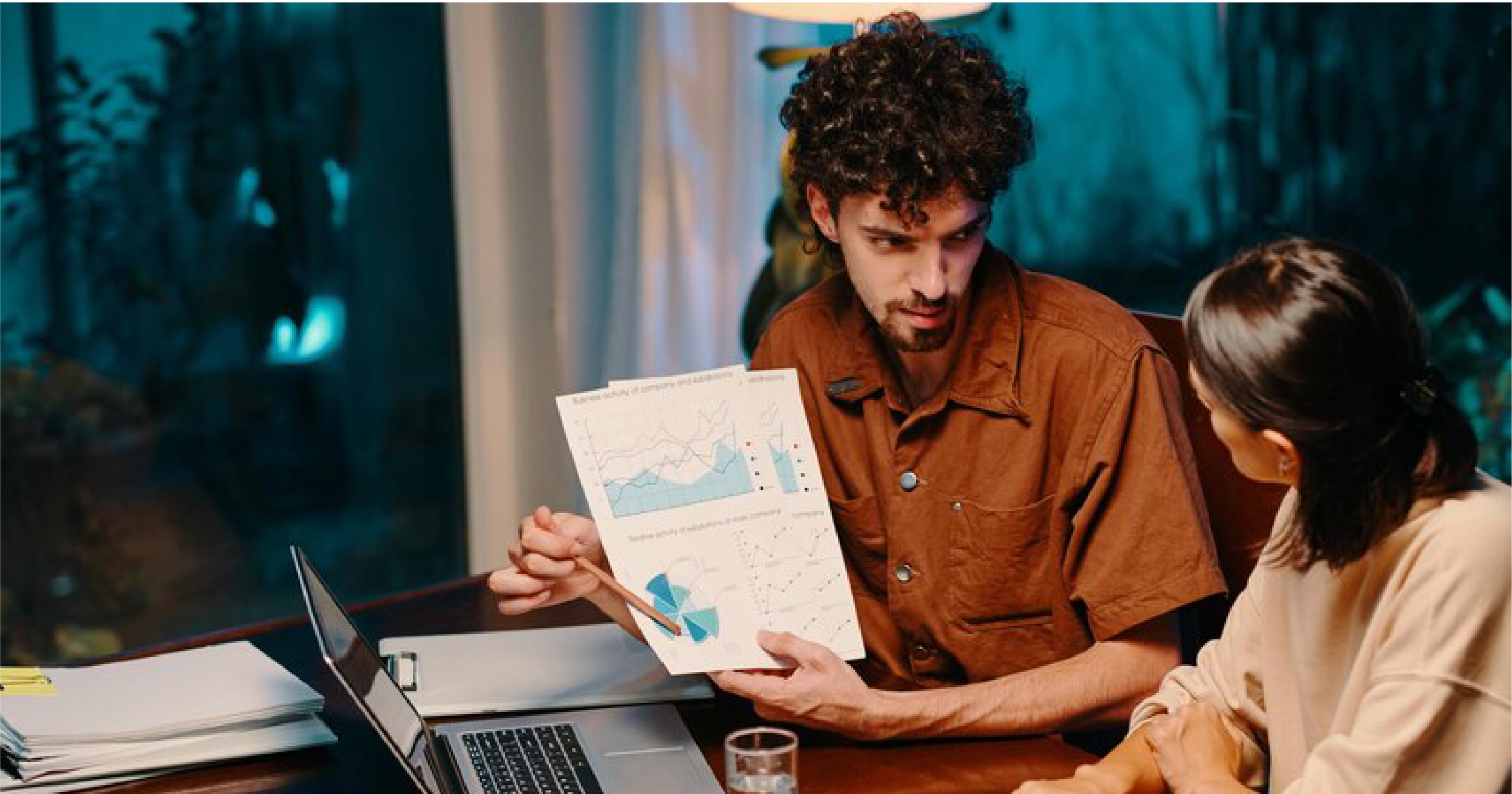 Two people are discussing about the analytical graph.
